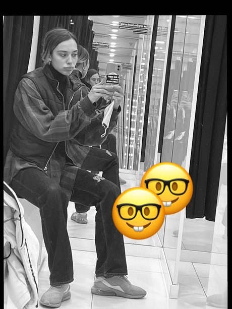 Osobennaya ポルノ女優 写真