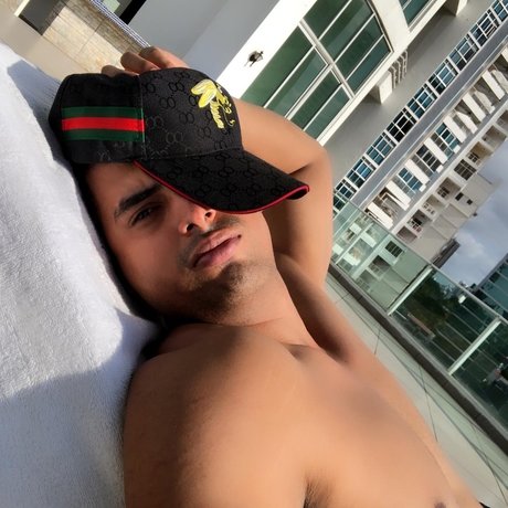 oscar enrique Casta eda rosales トップポルノスター 写真