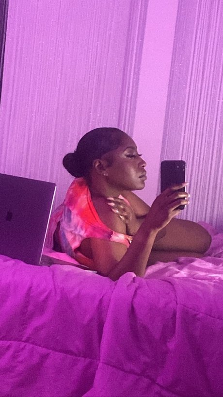 ビデオ通話 オンリーファンズ エロ 画像