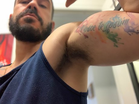 Mike Pitts ヌードモデル 画像