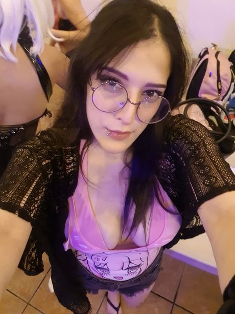 毛深い足のOnlyFans ポルノ 画像