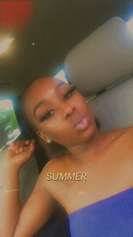 PinkroseKitty 裸のモデル 画像