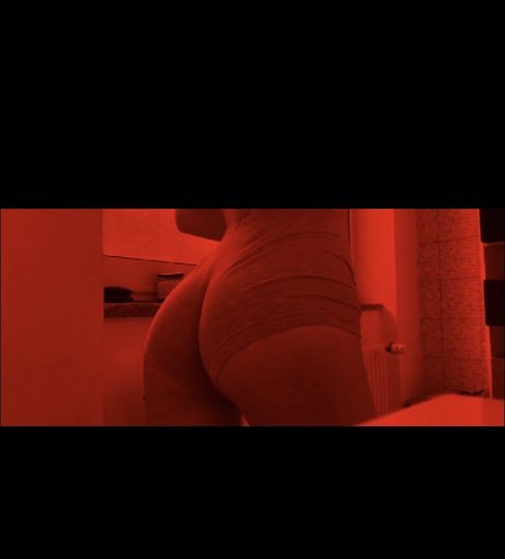 Petite Milou アダルトモデル 写真