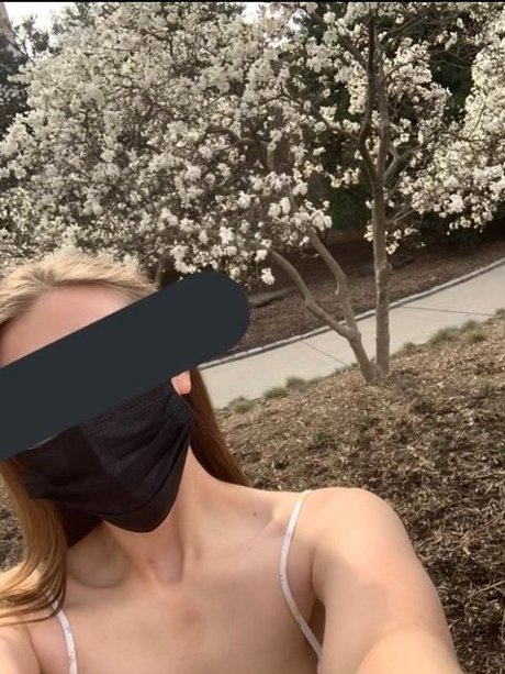 巨乳で曲線美のOnlyFans セクシーヌード 写真