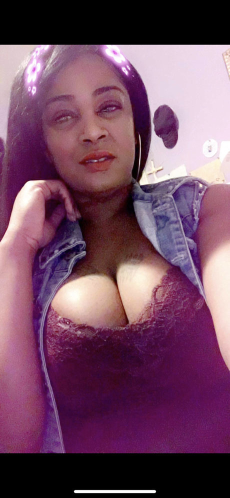 Prettyoneinmil 美しいモデル 写真