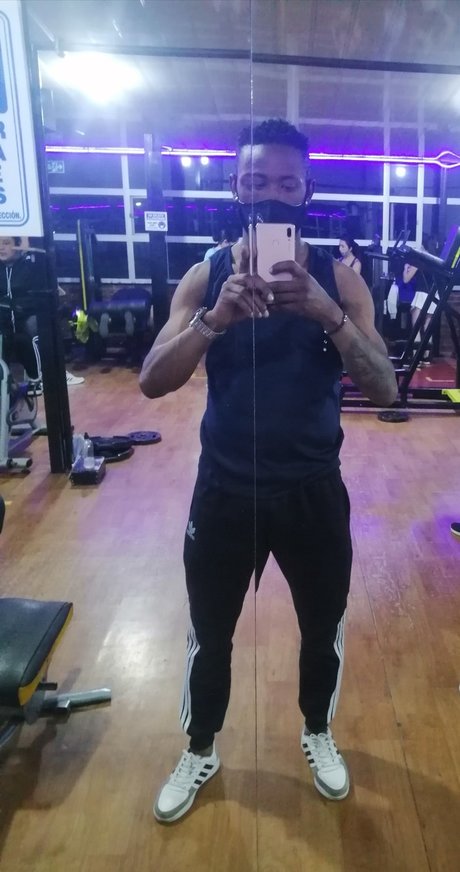 金髪クーガーオンリーファンズ 無料ヌード ギャラリー