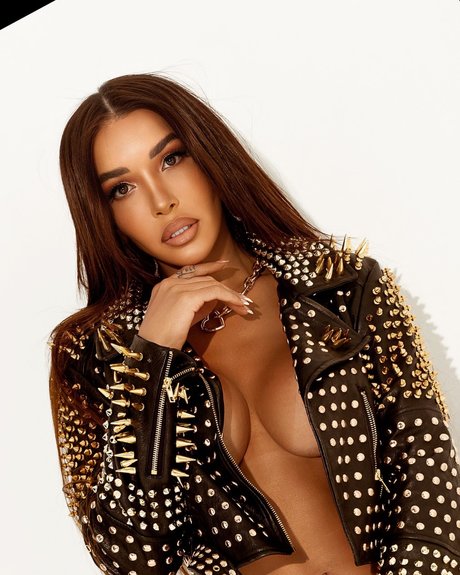 Emilly Dom ngos ホットモデル 写真