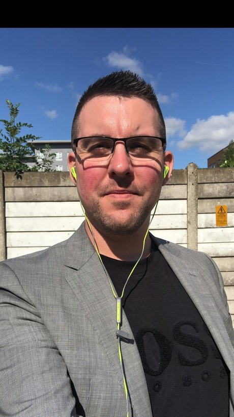 クーガーオンリーファンズ セクシー裸 写真