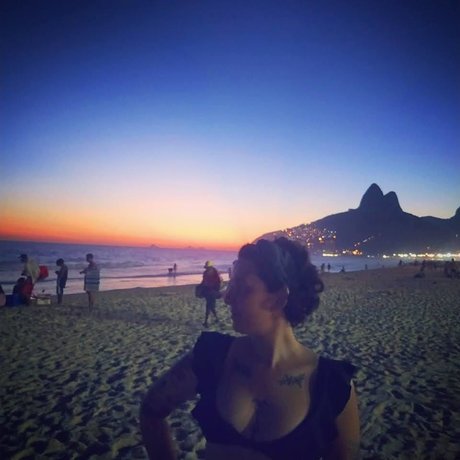 Mari Mariana セックスモデル 写真