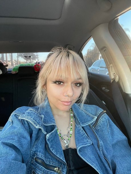 who is she_ XXXモデル 写真