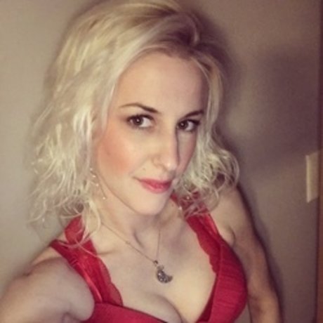 BeautifulDisaster439 完璧なモデル 写真