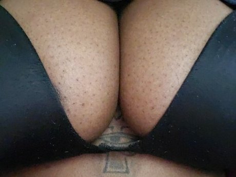 The Black Lily ポルノスター 可愛い 写真