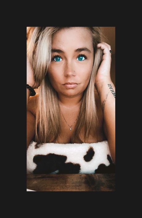 _American Honey_ ヌードのポルノスター 写真