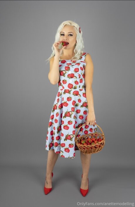 Aneta Hradecka ヌード女優 画像