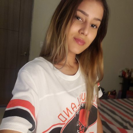 巨乳で曲線美のOnlyFans 無料セックス 写真