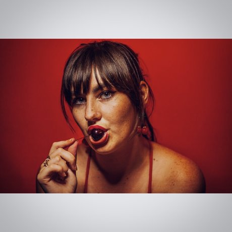 ゴス3P OnlyFans 無料ヌード ギャラリー