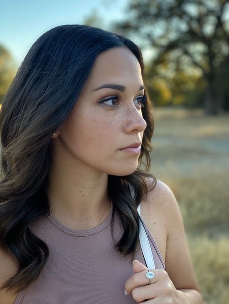 Alana Araya トップモデル 画像