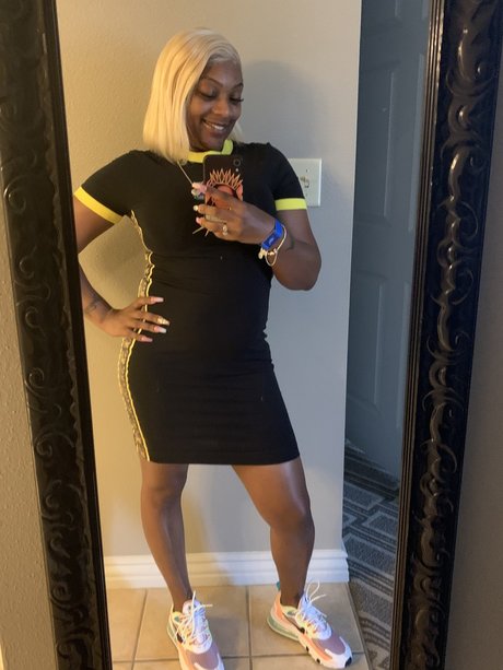 Foxy Brown 裸モデル 写真