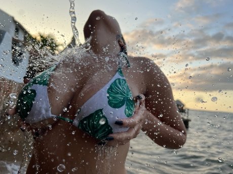 Megan Stone アートスター 写真