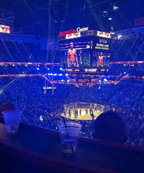 巨乳ティーンオンリーファンズ セクシーヌード 写真