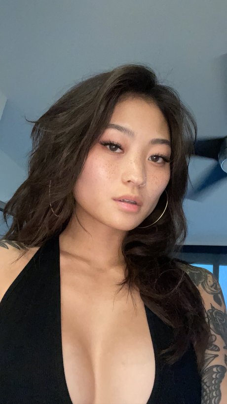 小人ヌードオンリーファンズ アート裸 写真