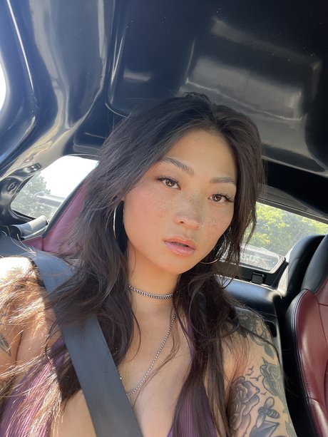 Mae Col アダルトモデル 写真