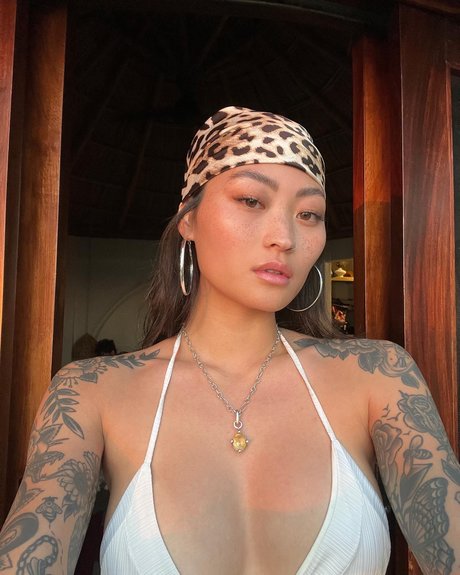 Mae Col ヌードモデル 画像