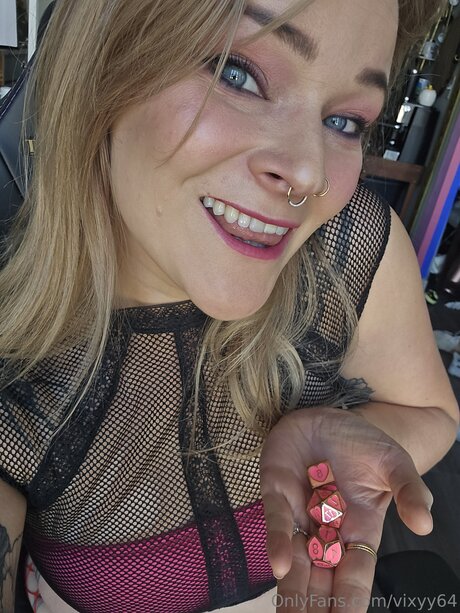 Vixyy64 エロティックなポルノスター 写真