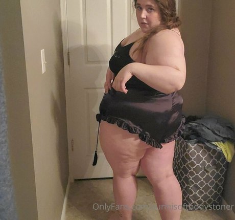 sunnisoftbodystoner ホットなスター 画像