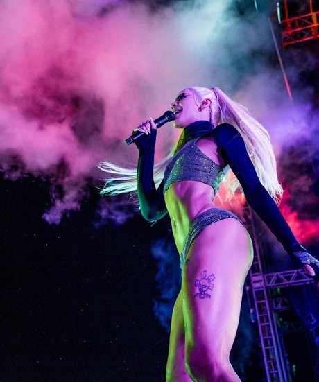 かわいいティーンのオンリーファンズ セクシー 画像