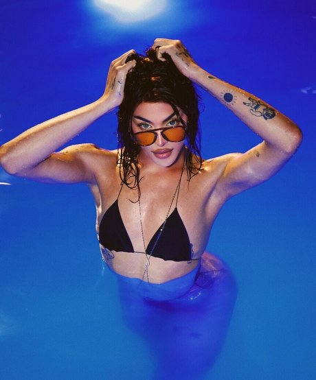 巨乳の赤毛オンリーファンズ セクシーヌード 画像