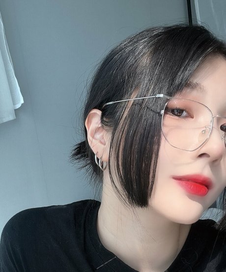 フィットネスインフルエンサーオンリーファンズ 無料アダルト 写真