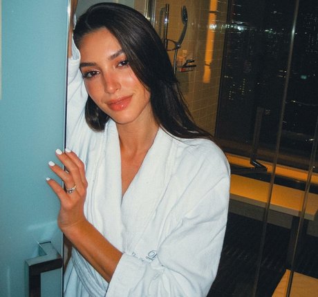 曲線美のクーガーOnlyFans アートxxx 写真