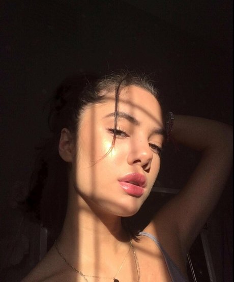 Saoirse Alicia Behzadi ヌードのポルノスター 写真