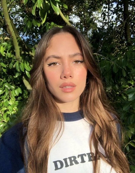 Saoirse Alicia Behzadi かわいいスター アーカイブ