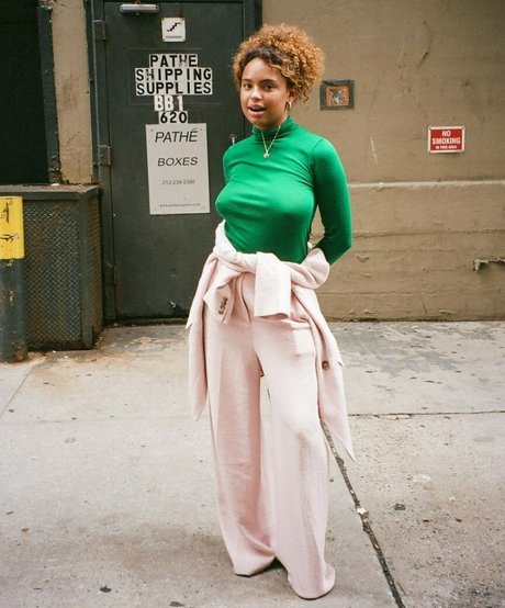 Paola Locatelli ポルノスター アート 画像