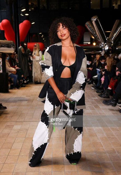 Paola Locatelli 無料モデル 画像