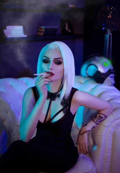 Vixena Siren セクシーなポルノスター 画像