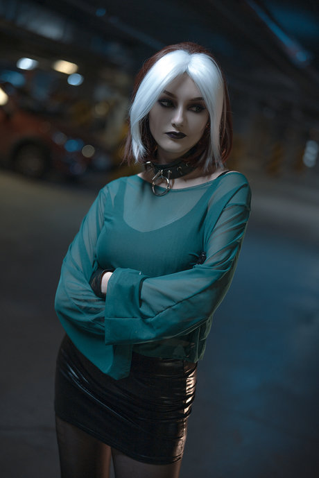 小柄なティーンオンリーファン ホットセクシー 写真