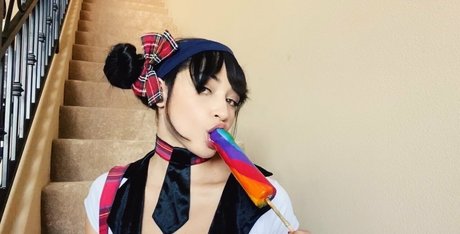 avilovexxx ポルノスター アート 画像