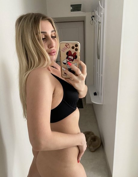 宣教師オンリーファンズ ホットヌード ギャラリー