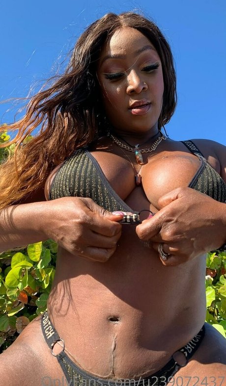 Chanya The Body 無料のスター 写真