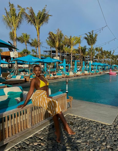 アジア人 ノーPPV オンリーファンズ エロチック 写真