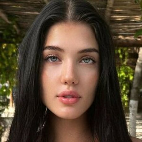 Alina Enero アートモデル アーカイブ