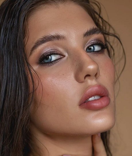 Alina Enero セクシーなスター 写真