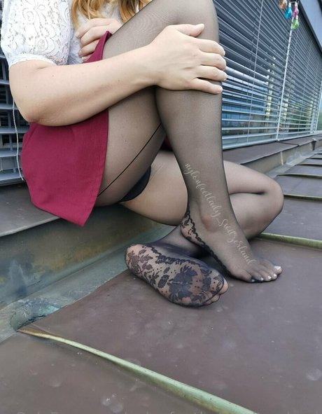 nylonfeetladyswitzerland ポルノスター ヌード 画像
