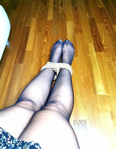 nylonfeetladyswitzerland セクシーなポルノスター 写真