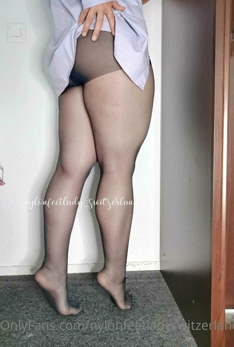 nylonfeetladyswitzerland 完璧なモデル ギャラリー