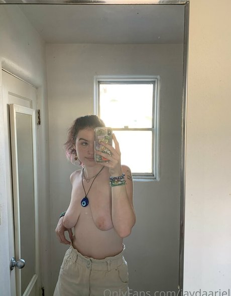 背が高くて巨乳のOnlyFans 美しいヌード 画像