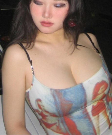 Vicki Mranrr 無料女優 写真